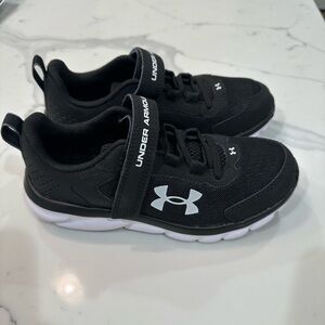 Boys Under Armour Sneakers - Size 1.5 - BRAND NEW